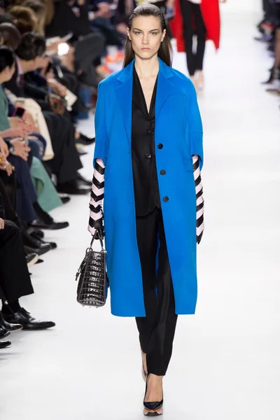 Look 50